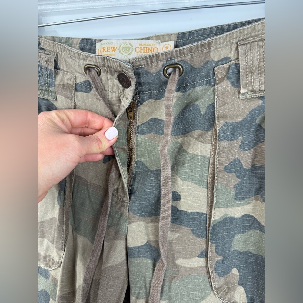 J.Crew women’s camo broken in, chino classic twill, city fit crops. Size 10 - Picture 4 of 7